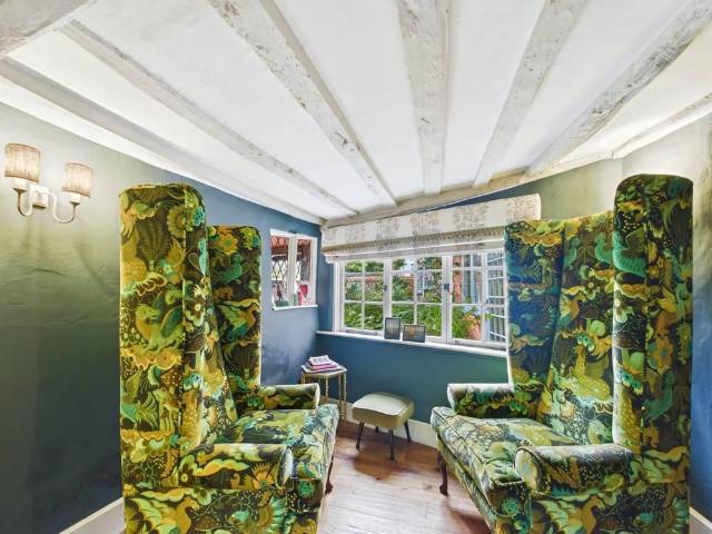 5 bedroom semi detached house to rent