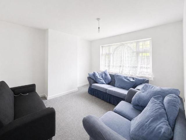 5 bedroom semi detached house to rent