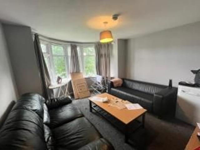 5 bedroom semi detached house to rent