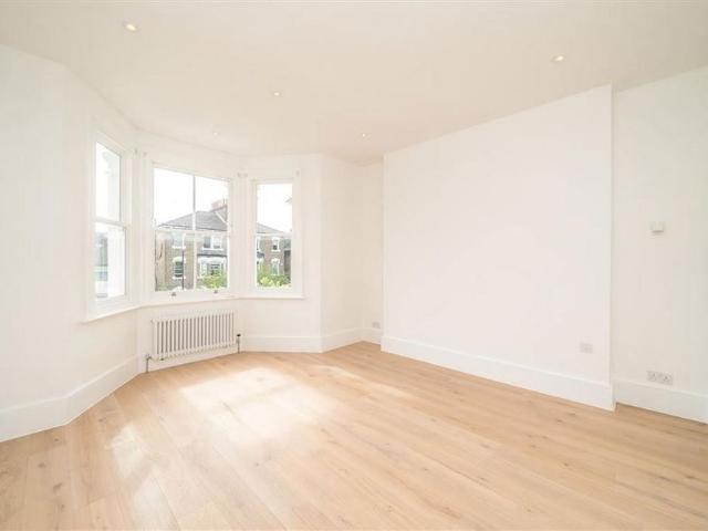 5 bedroom semi detached house to rent
