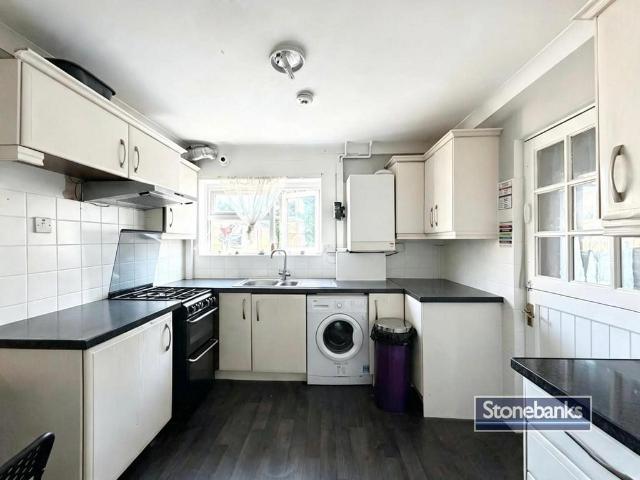 5 bedroom semi detached house to rent