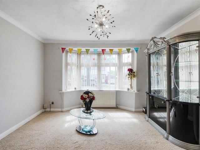 5 bedroom semi detached house to rent