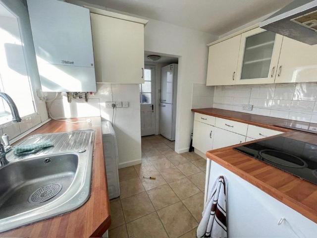 5 bedroom semi detached house to rent