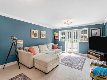 5 bedroom semi detached house to rent