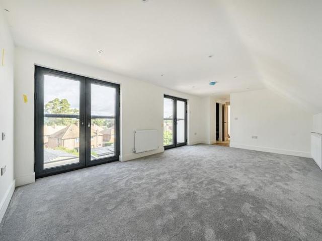 5 bedroom semi detached house to rent