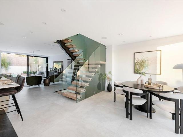5 bedroom semi detached house to rent