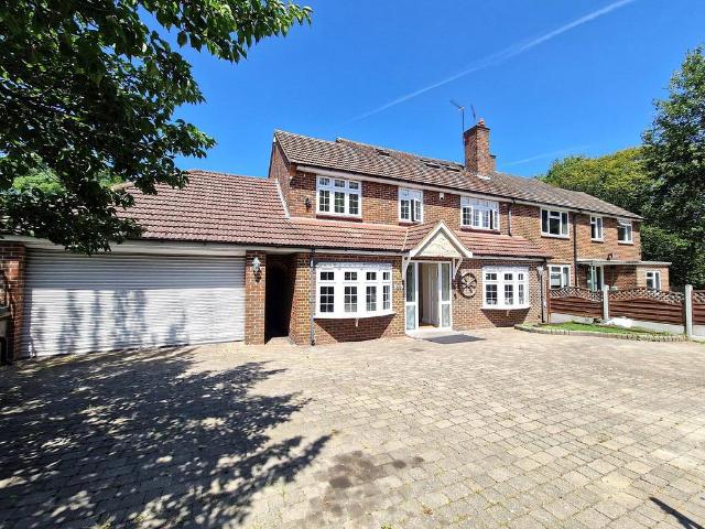 5 bedroom semi detached house to rent
