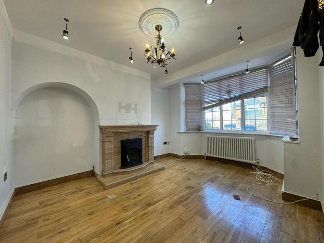 5 bedroom semi detached house to rent