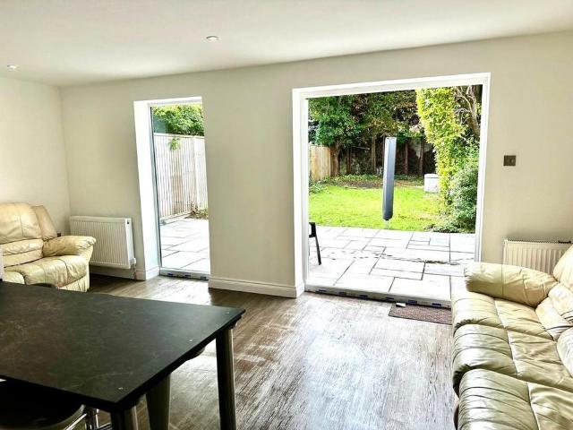 5 bedroom semi detached house to rent