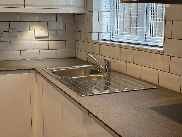 5 bedroom semi detached house to rent