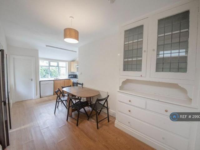 5 bedroom semi detached house to rent