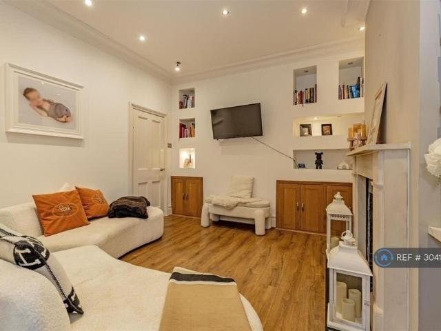 5 bedroom semi detached house to rent