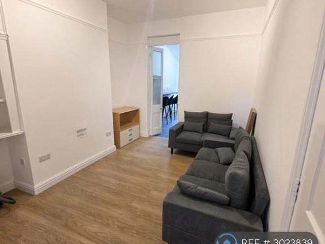 5 bedroom semi detached house to rent