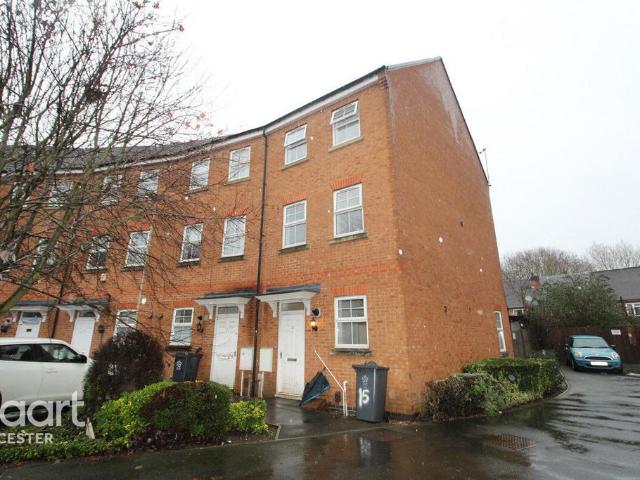 5 bedroom semi detached house to rent