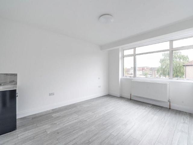 5 bedroom semi detached house to rent
