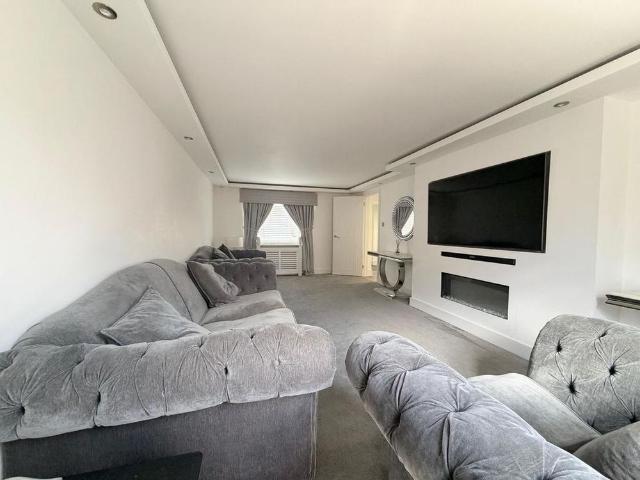 5 bedroom semi detached house to rent