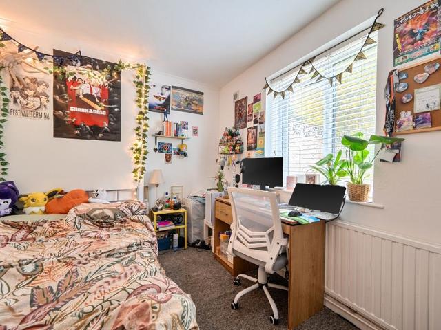 5 bedroom semi detached house to rent