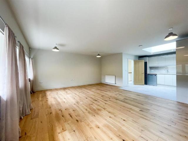 5 bedroom semi detached house to rent