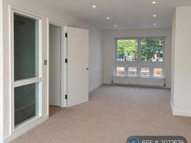 5 bedroom semi detached house to rent