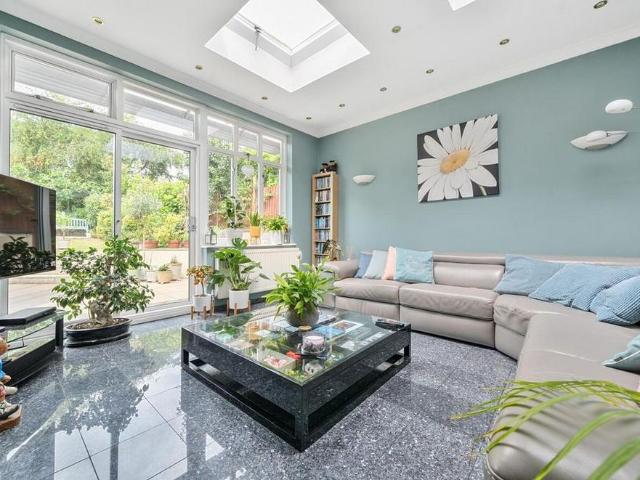 5 bedroom semi detached house to rent
