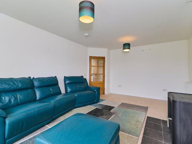 5 bedroom semi detached house to rent