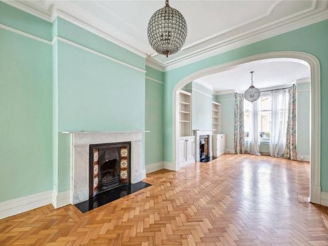 5 bedroom semi detached house to rent