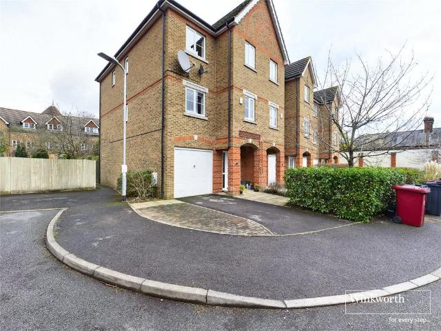 5 bedroom semi detached house to rent