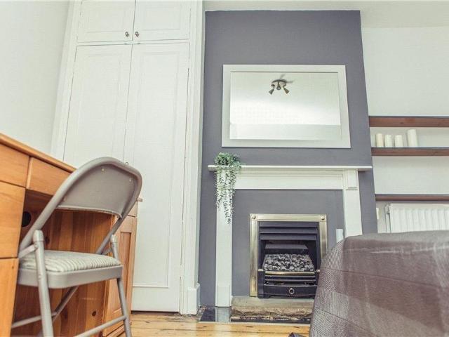 5 bedroom semi detached house to rent