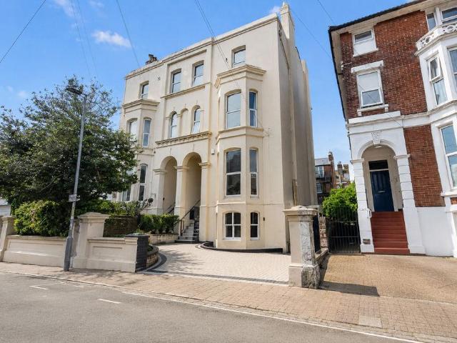 5 bedroom semi detached house for sale