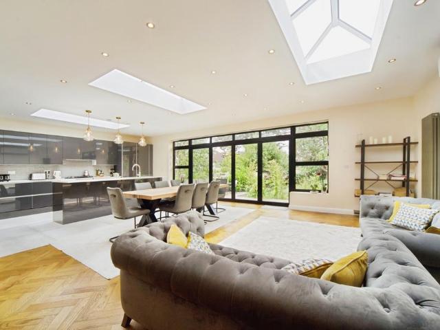 5 bedroom semi detached house for sale