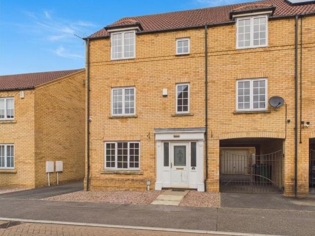 5 bedroom semi detached house for sale