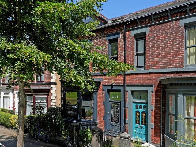 5 bedroom semi detached house for sale