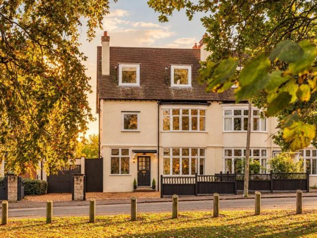 5 bedroom semi detached house for sale