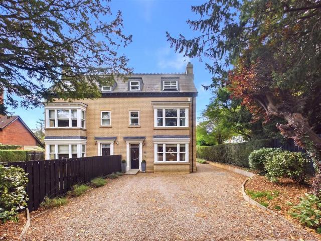5 bedroom semi detached house for sale