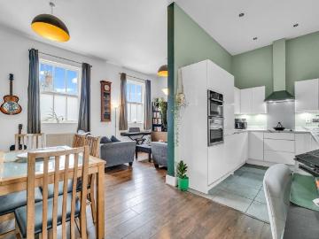 5 bedroom semi detached house for sale