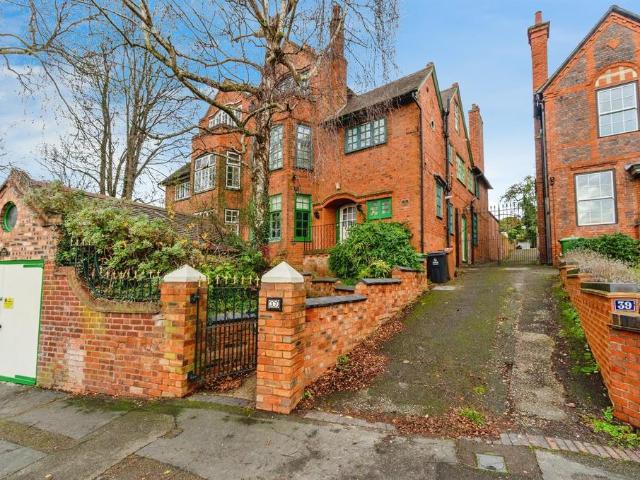5 bedroom semi detached house for sale