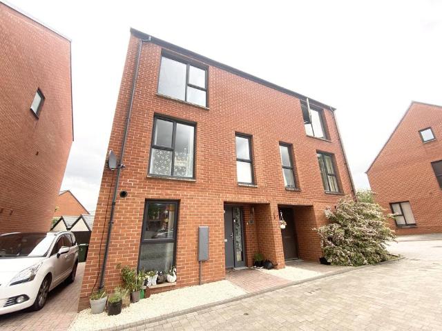 5 bedroom semi detached house for sale