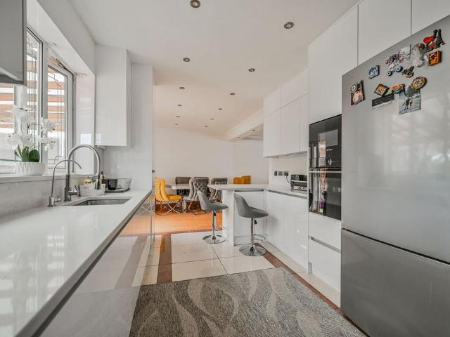 5 bedroom semi detached house for sale