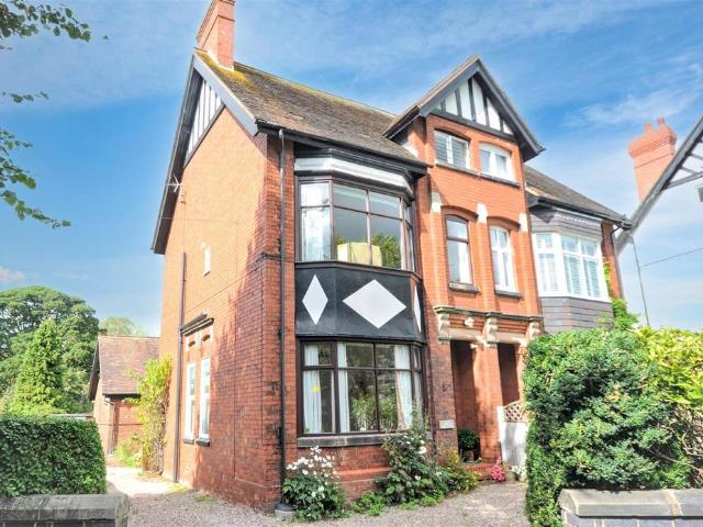 5 bedroom semi detached house for sale