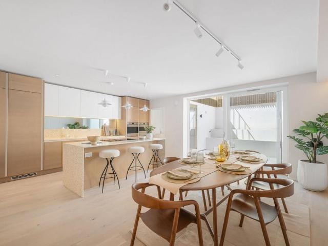 5 bedroom semi detached house for sale