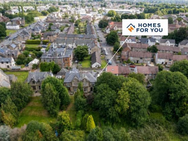 5 bedroom semi detached house for sale