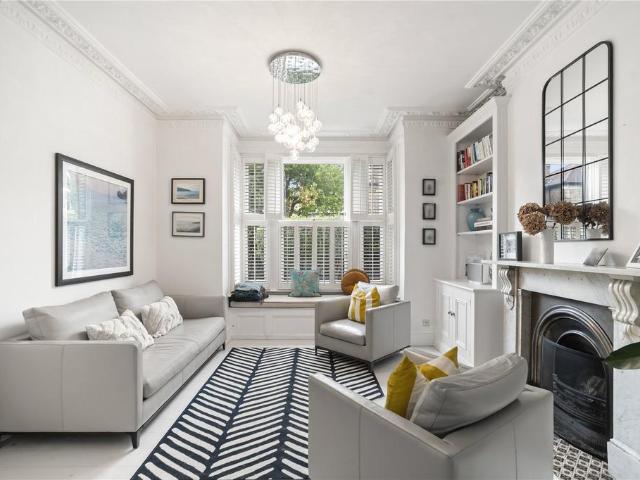 5 bedroom semi detached house for sale