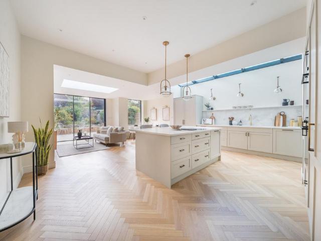 5 bedroom semi detached house for sale