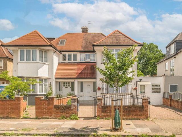 5 bedroom semi detached house for sale
