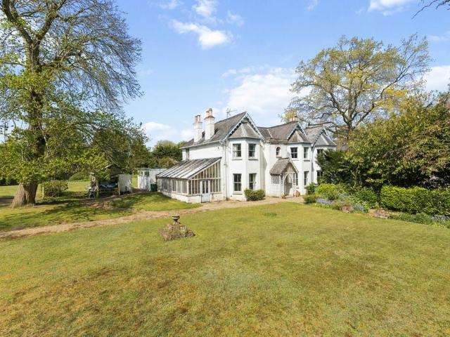 5 bedroom semi detached house for sale