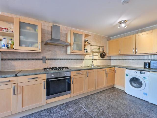 5 bedroom semi detached house for sale