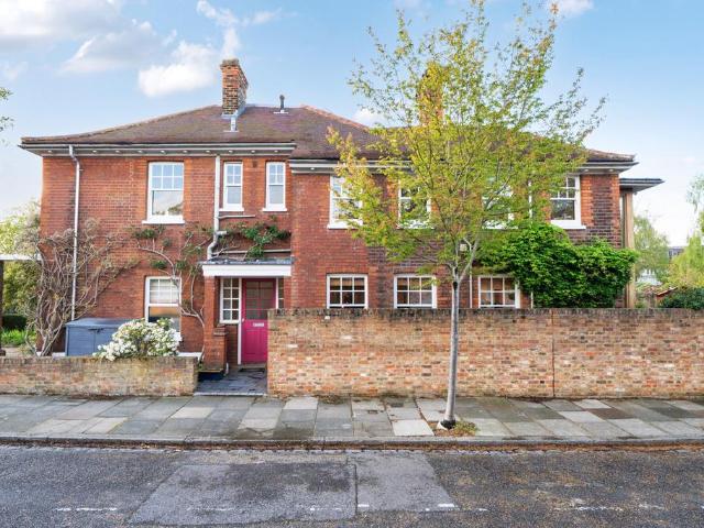5 bedroom semi detached house for sale