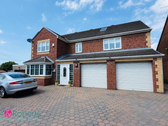 5 bedroom detached house for sale