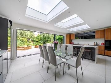 5 bedroom semi detached house for sale