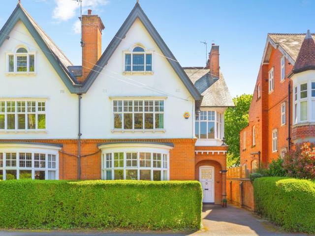5 bedroom semi detached house for sale